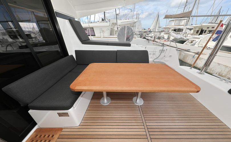 Lagoon 42