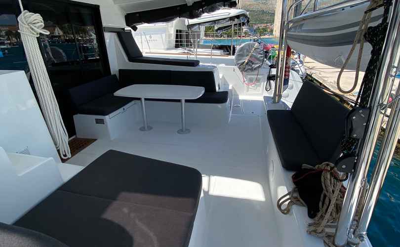 Lagoon 42