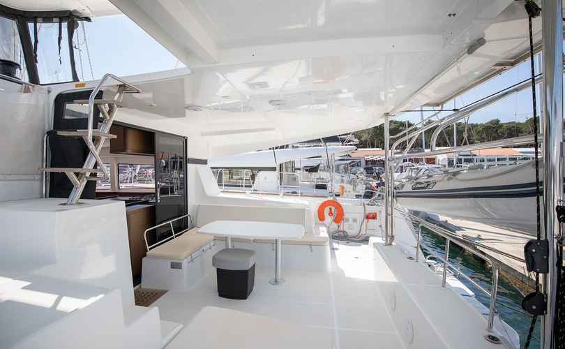 Lagoon 42