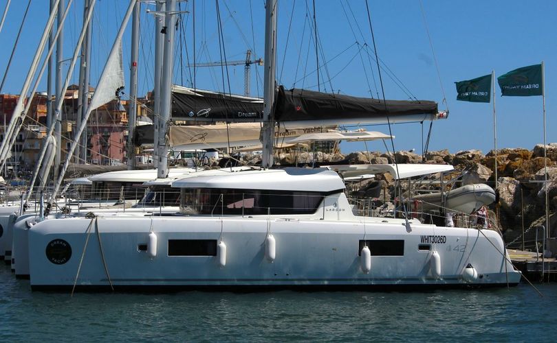 Lagoon 42