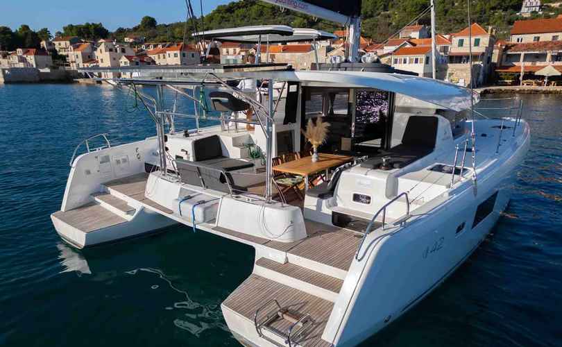 Lagoon 42
