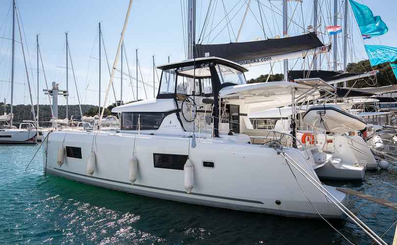 Lagoon 42