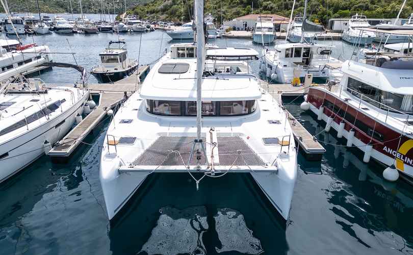 Lagoon 42