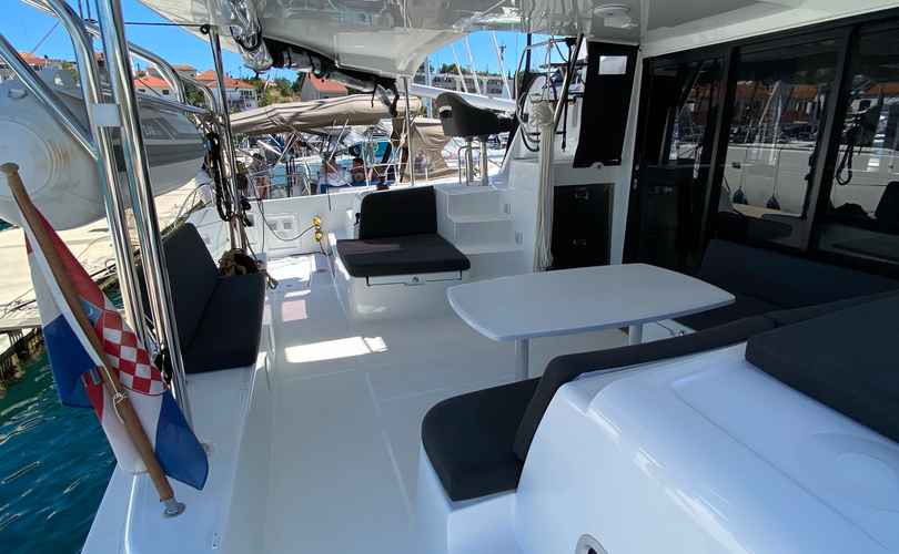 Lagoon 42
