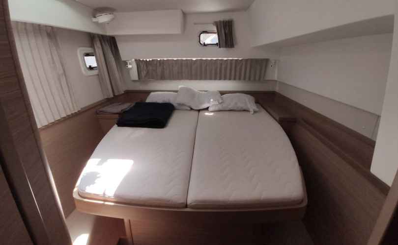 Lagoon 42