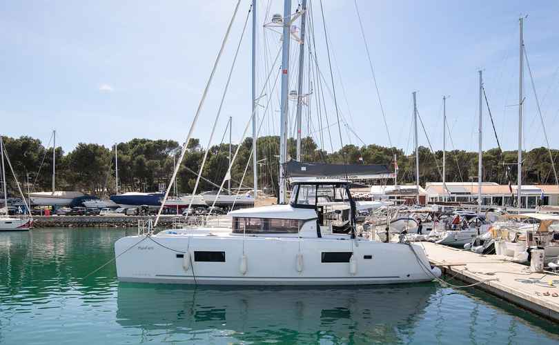 Lagoon 42
