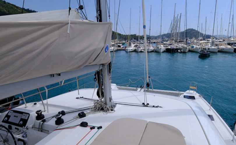 Lagoon 42