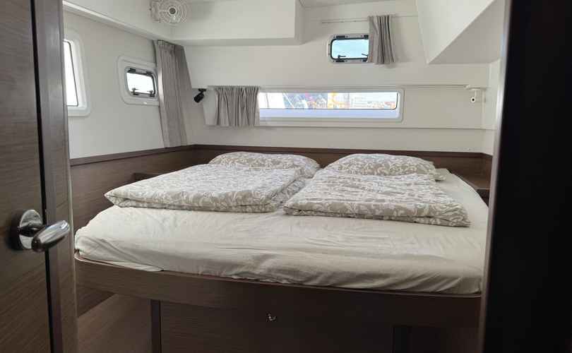 Lagoon 42