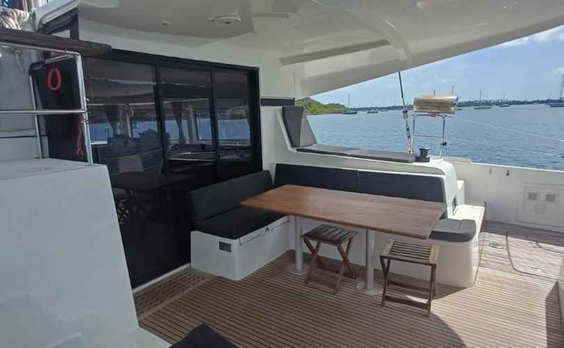 Lagoon 42
