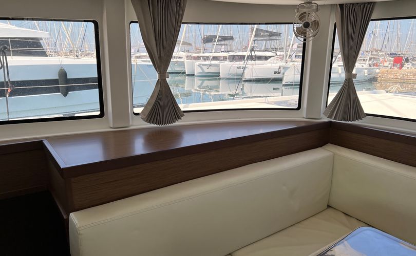 Lagoon 42