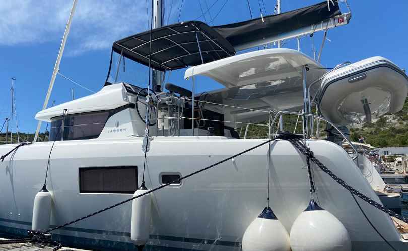 Lagoon 42