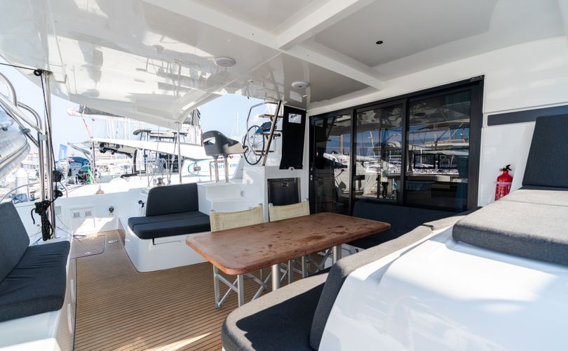 Lagoon 42