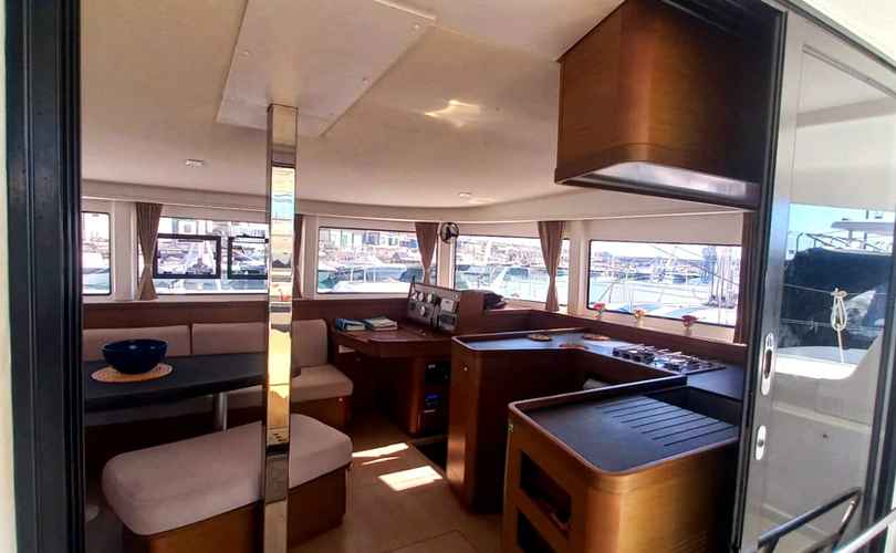 Lagoon 42