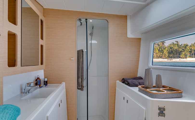 Lagoon 42
