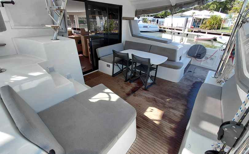 Lagoon 42