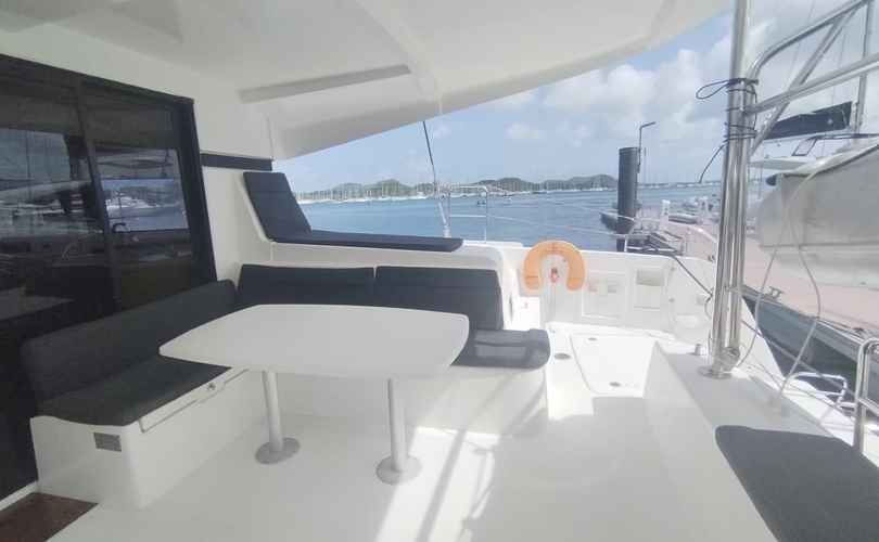 Lagoon 42
