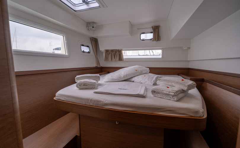 Lagoon 42