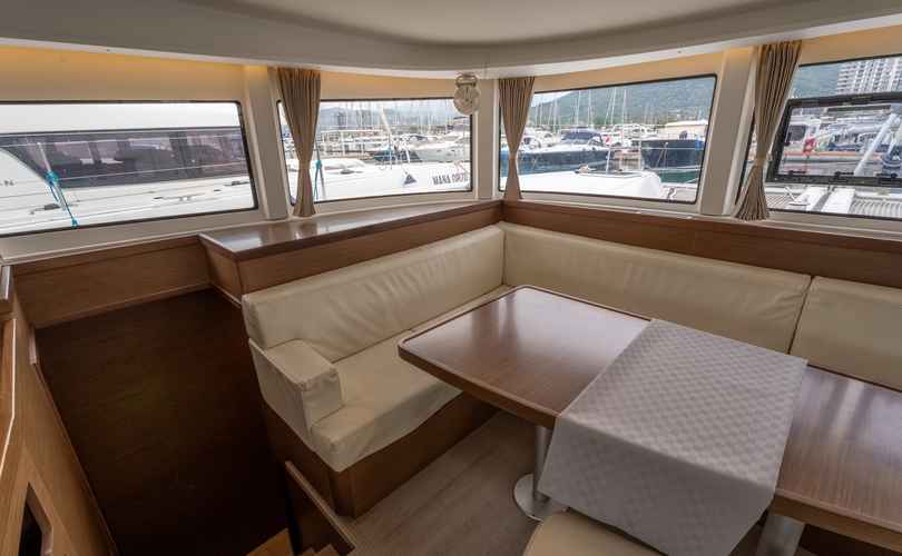 Lagoon 42