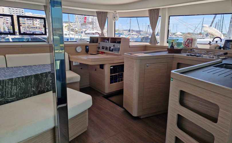 Lagoon 42