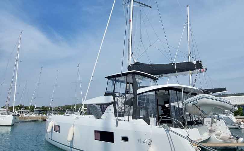 Lagoon 42