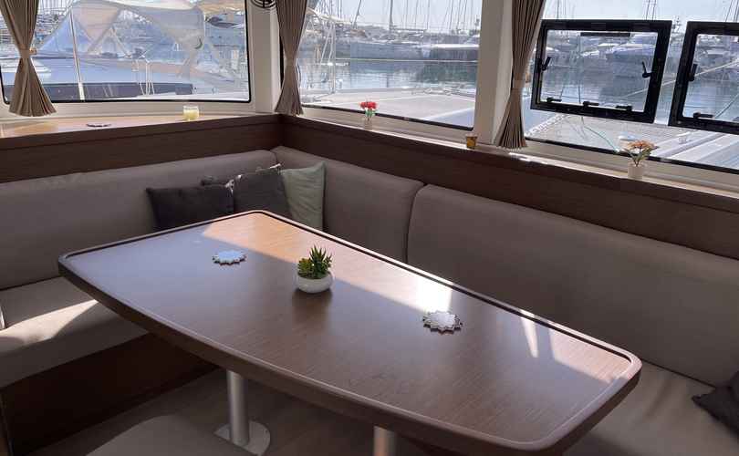 Lagoon 42