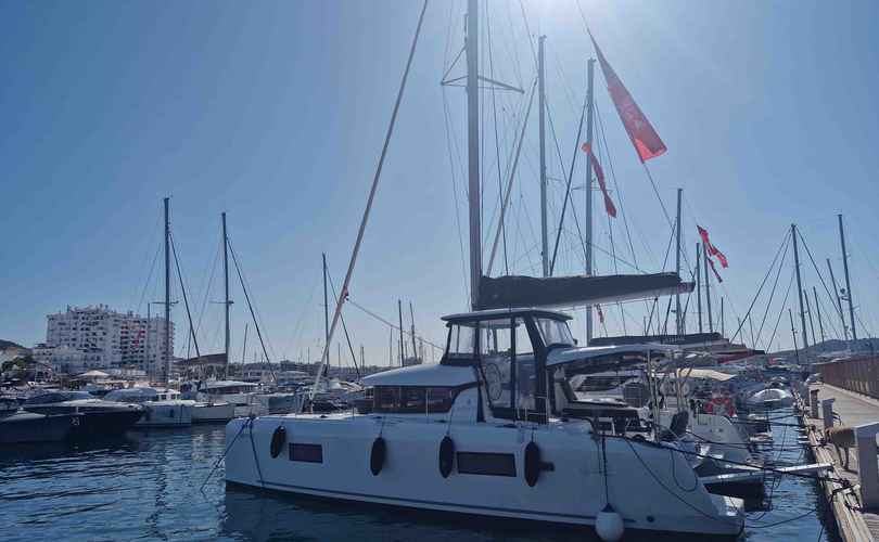 Lagoon 42