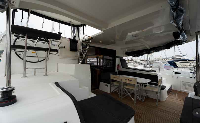 Lagoon 42