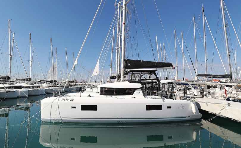Lagoon 42