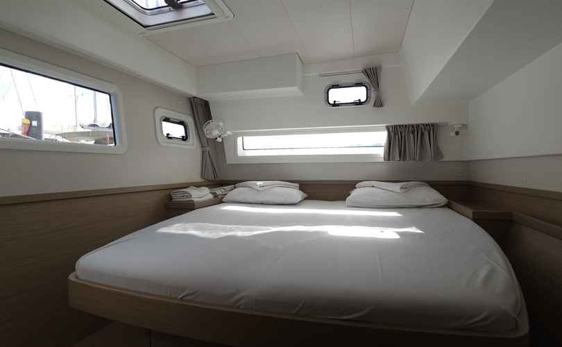 Lagoon 42