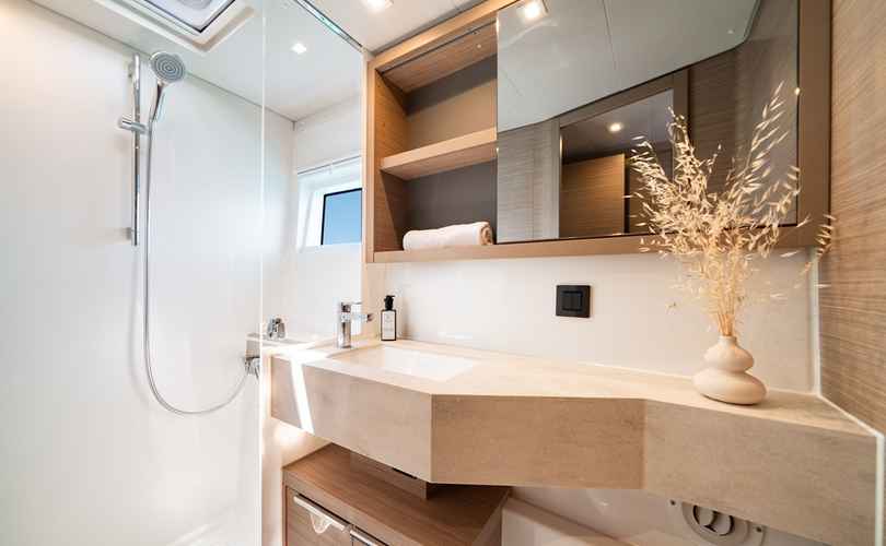 Lagoon 43
