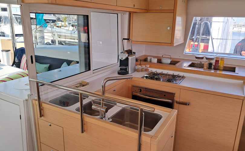 Photo Lagoon 450 (2012)