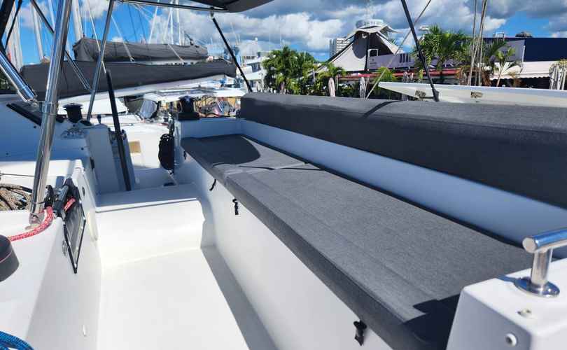 Photo Lagoon 450 F (2012)
