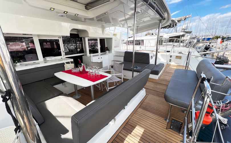 Photo Lagoon 450 F (2012)