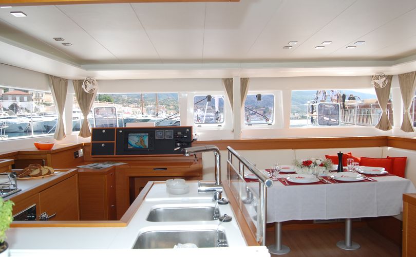 Photo Lagoon 450 F (2012)