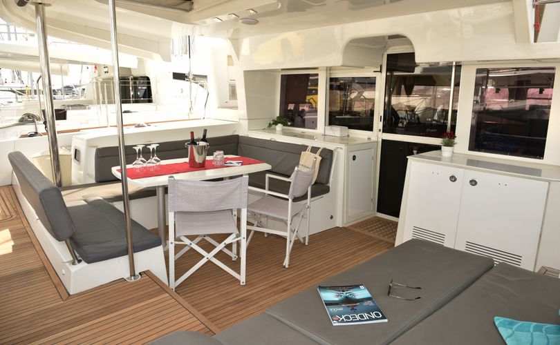 Photo Lagoon 450 F (2012)