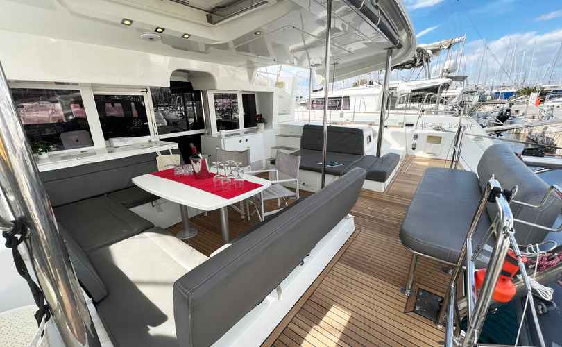 Photo Lagoon 450 F (2012)