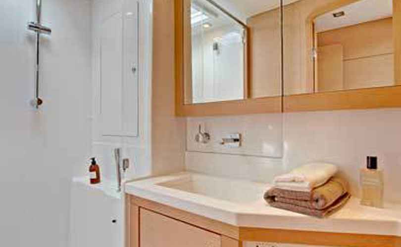 Photo Lagoon 450 F (2012)