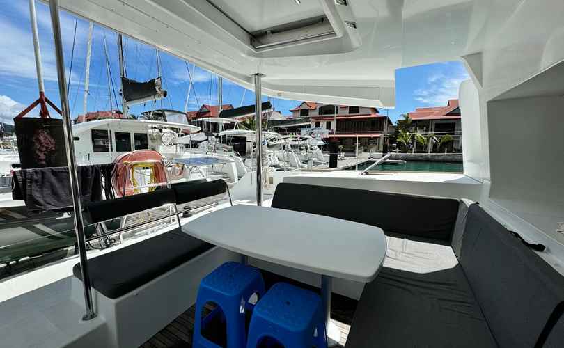 Lagoon 450 F