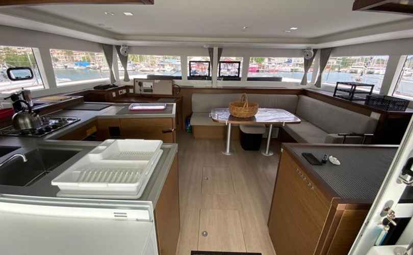 Lagoon 450 SporTop