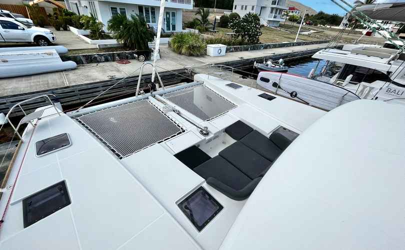 Lagoon 52