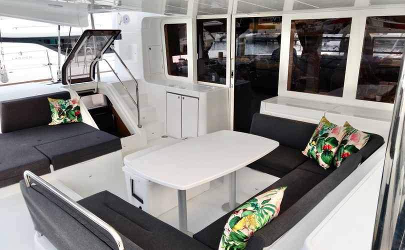 Lagoon 52