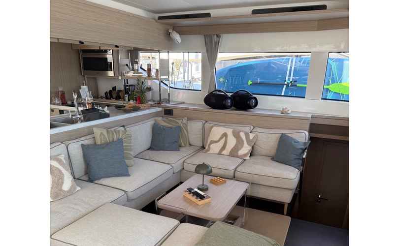 Photo Lagoon 60 (2025)