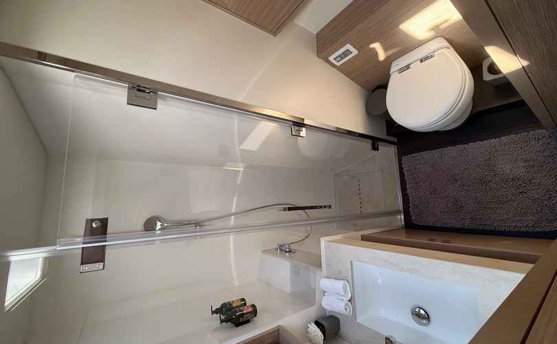 Photo Lagoon 60 (2025)