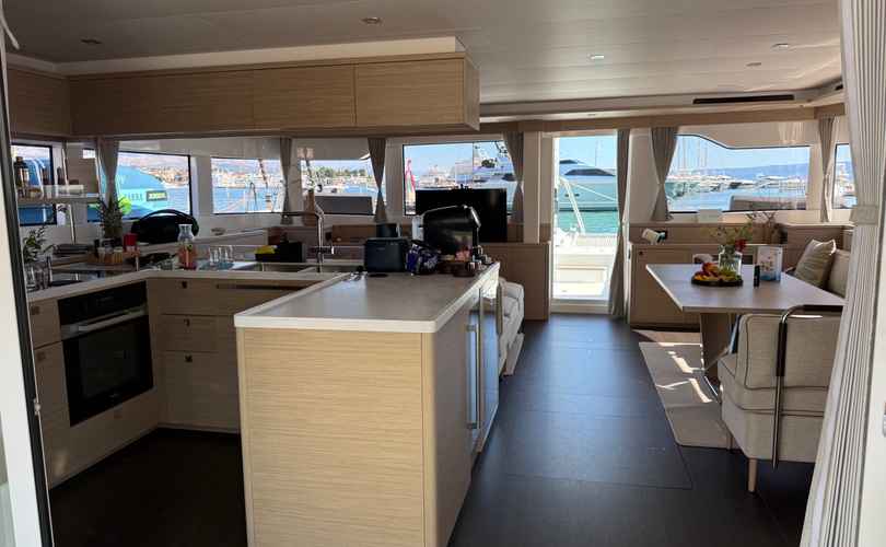 Photo Lagoon 60 (2025)