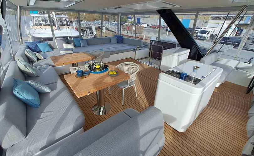 Lagoon Seventy 7