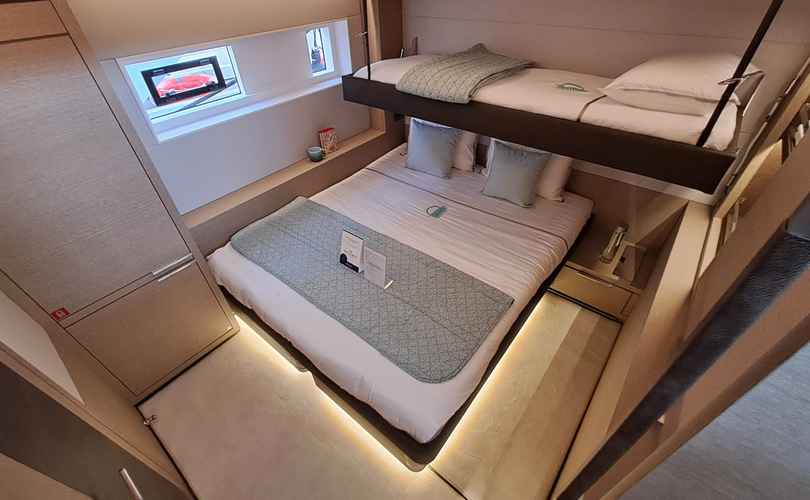 Lagoon Seventy 7