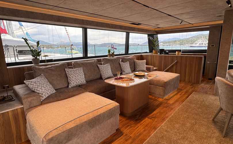 Moon Yacht 65