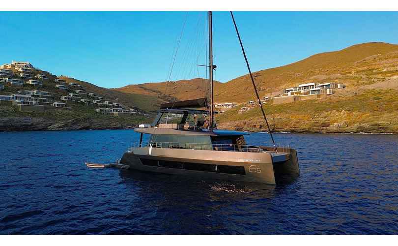 Moon Yacht 65