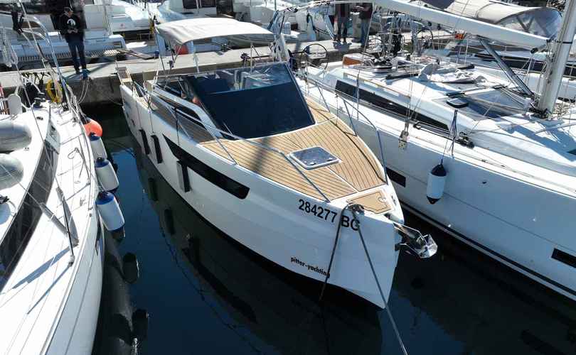 Photo Nuva M9 Cabin (2024)