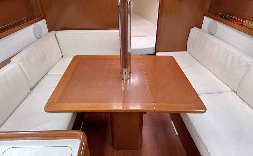 Oceanis 31